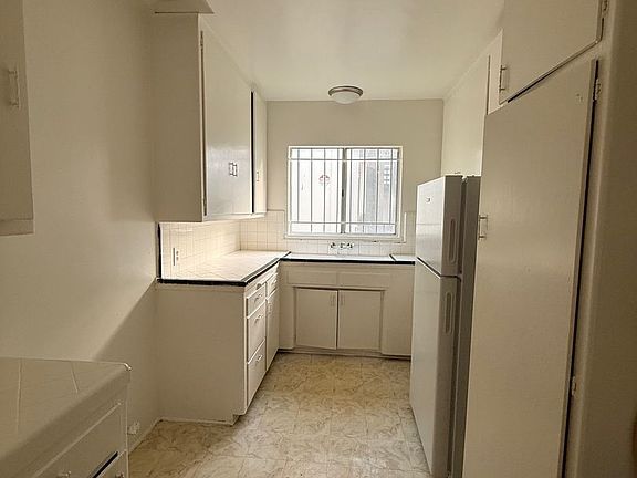 3rd image of 307 S Commonwealth Ave APT 5