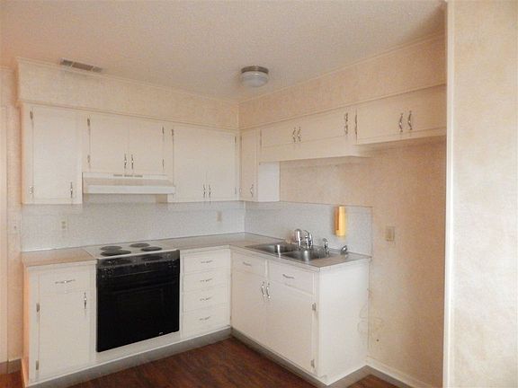3rd image of 4711 Parkland Dr