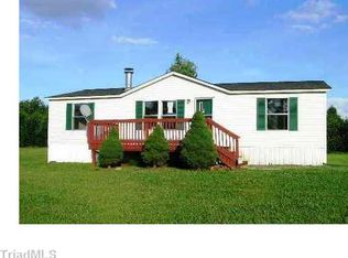 1095 Winding Ridge Rd, Walnut Cove, NC 27052