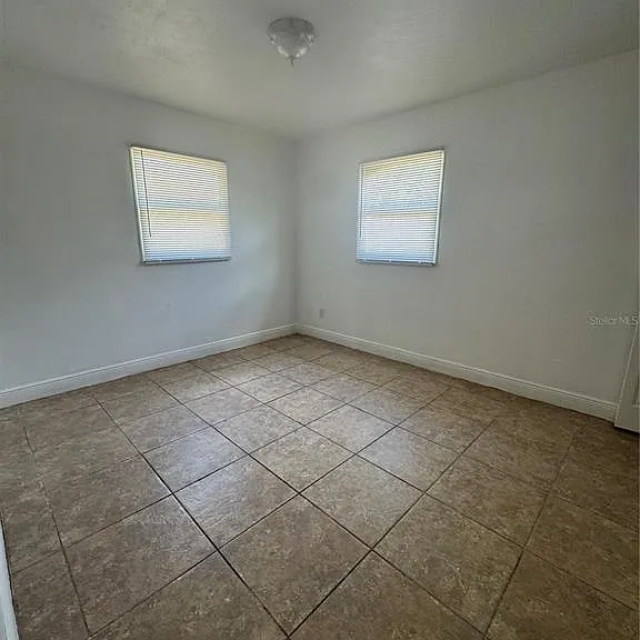 930 Emerald Dr — Photo 12