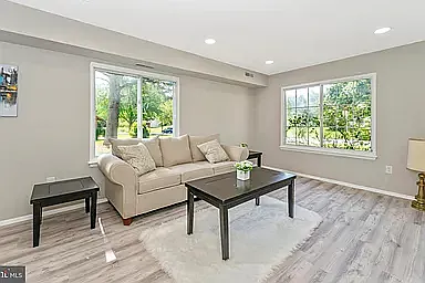 10704 Woodlawn Blvd — Photo 1