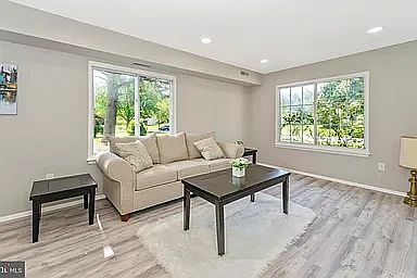 1st image of 10704 Woodlawn Blvd