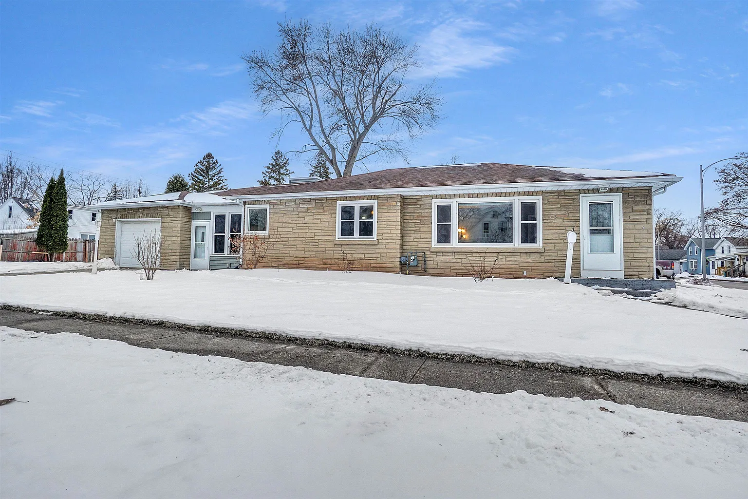 358 Lloyd St photo 1