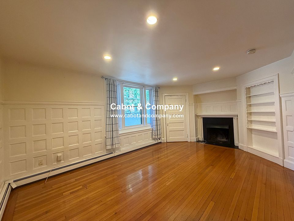 1st image of 17 Exeter St #1