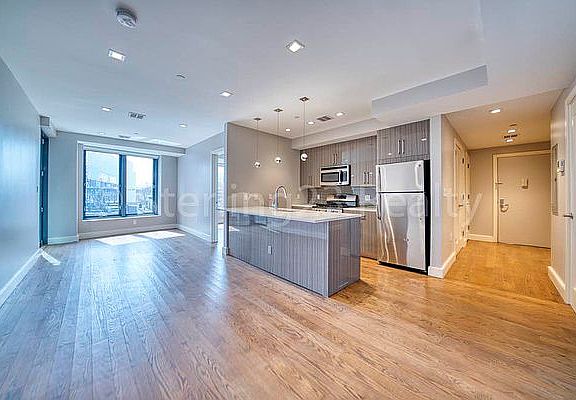 4th image of 2718 Hoyt Ave S APT 3D