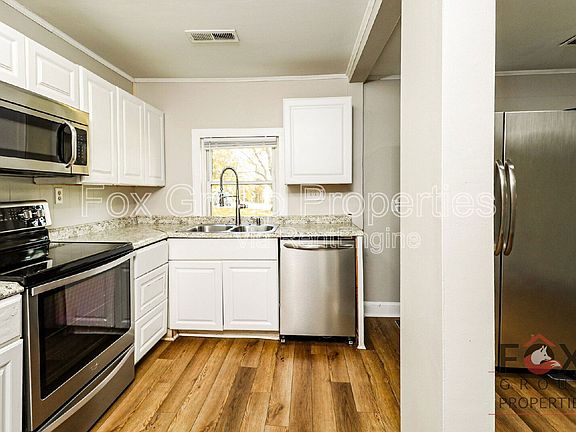 5th image of 215 S Pinchback Ave