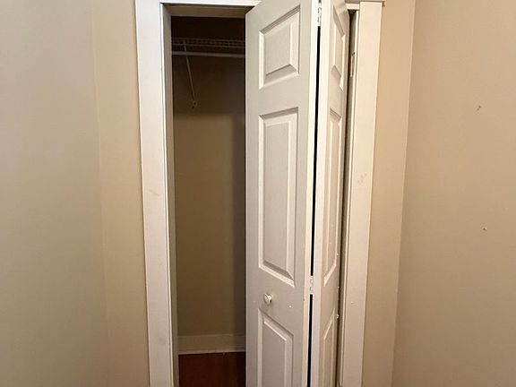 4th image of 207 Goodman Pl