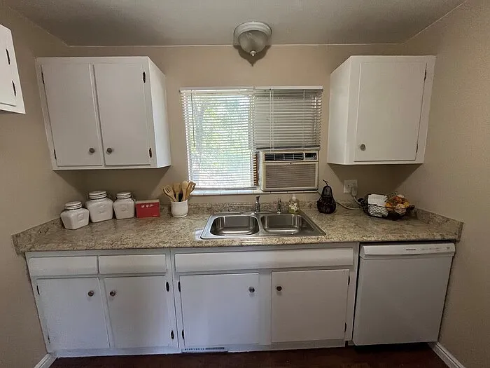 1882 S Edison St #4 — Photo 8