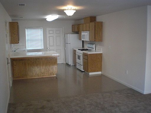 3rd image of 2245 W Lark Ave
