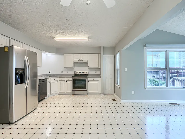 5035 Bridgeford Cir — Photo 3
