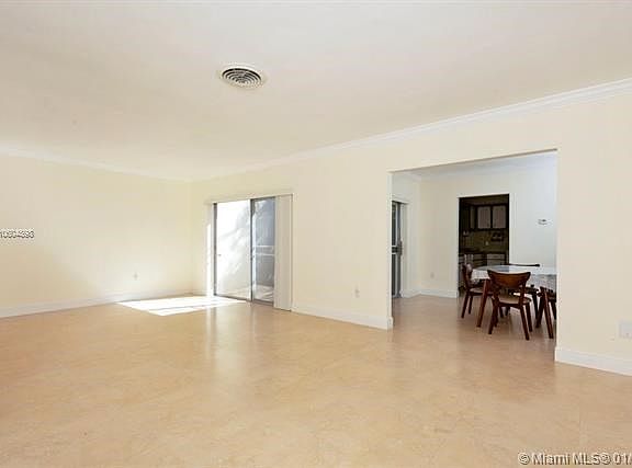 Very bright living area at 1130