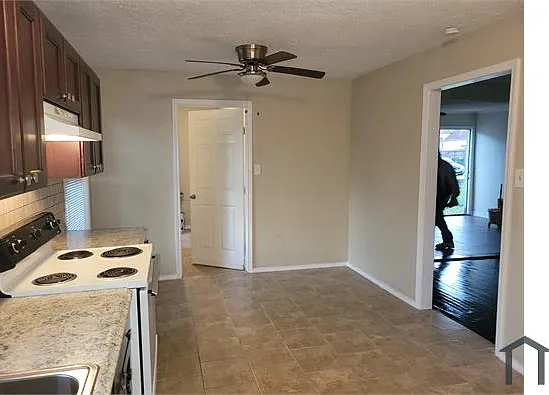 10313 Caxton St — Photo 12