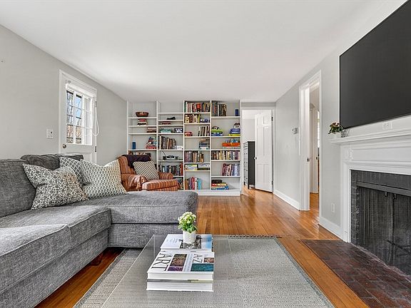 4th image of 63 Lexington Rd