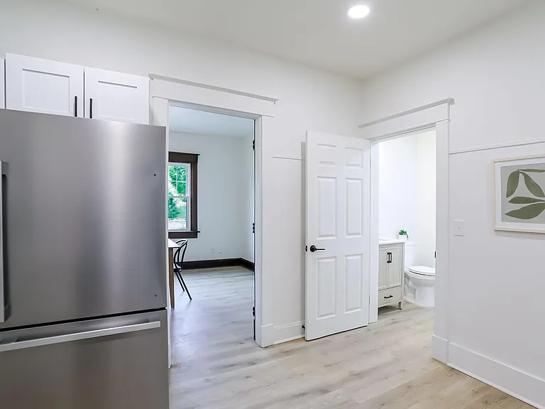 910 Sanders St — Photo 20