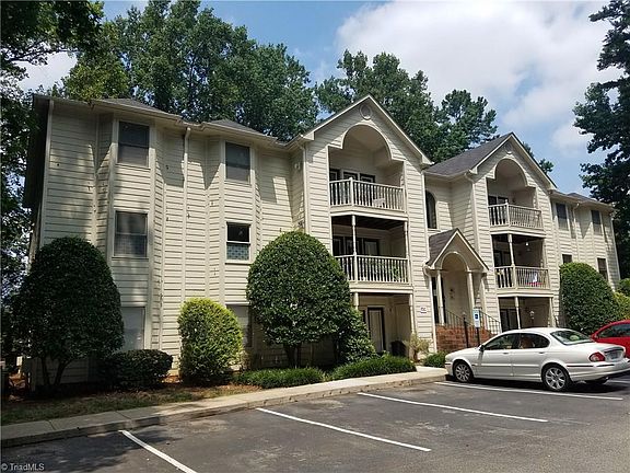 2nd image of 5934 W Friendly Ave Unit L