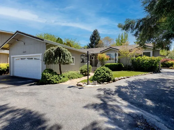 22855 Sunset Ridge Dr, Auburn, CA 95602