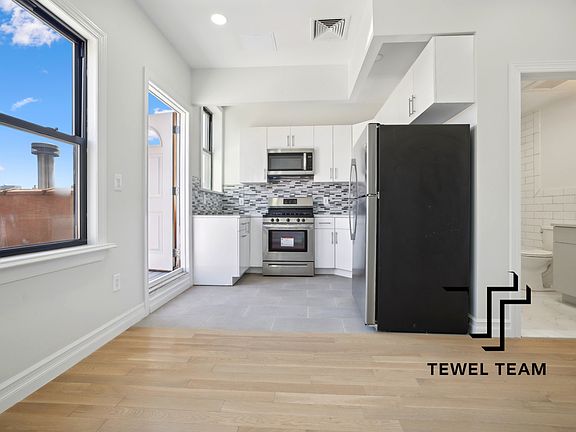 3rd image of 1675 Lexington Ave #Penthouse 5b