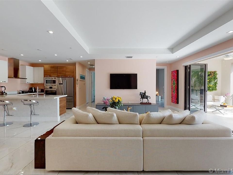 1st image of 718 Valencia Ave #208