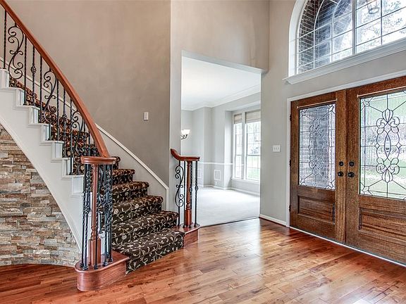 3rd image of 108 Inverness Dr