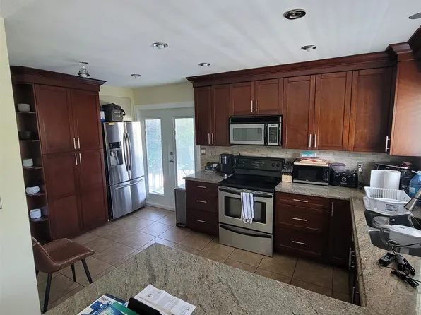 4749 207a St, Langley, BC V3A 6W5