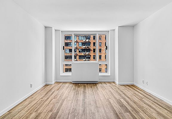 5th image of 1 Irving Pl APT U8e