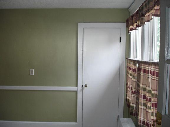 Dinning Area / Closet