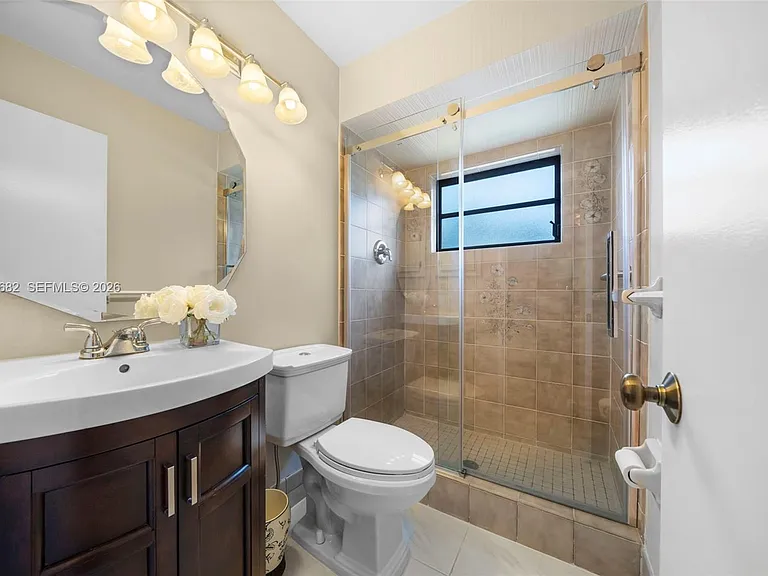 101 NE 2nd Pl — Photo 12