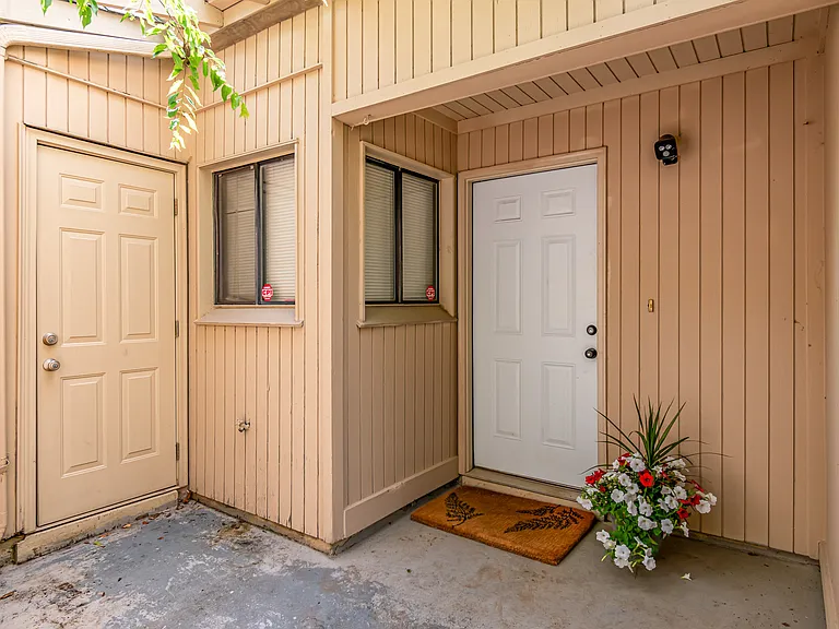8005 Horse Chestnut Ln — Photo 3