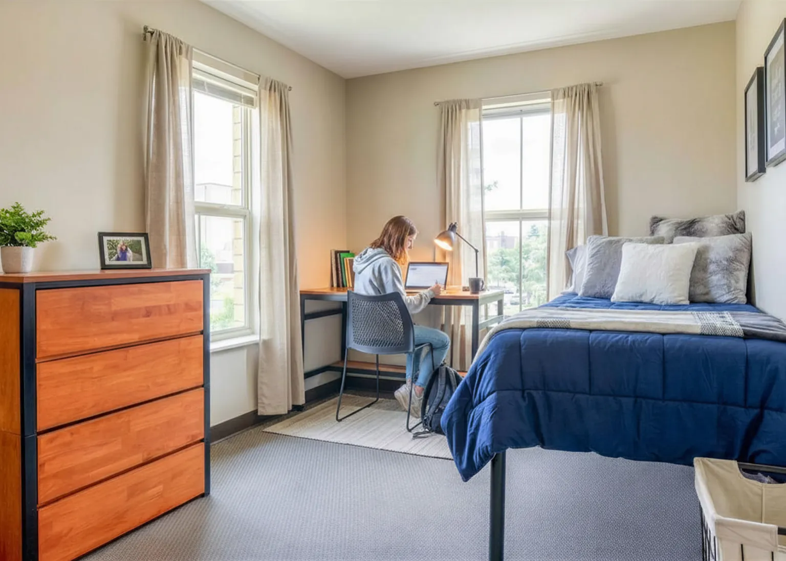 4 bed, 920 sqft, $610 — Photo 1