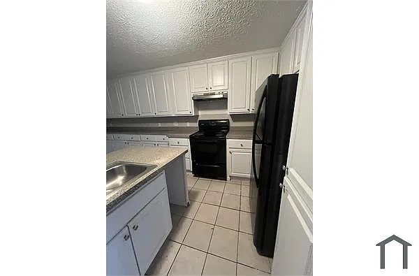 Building Photo - 8571 Pineview Ln