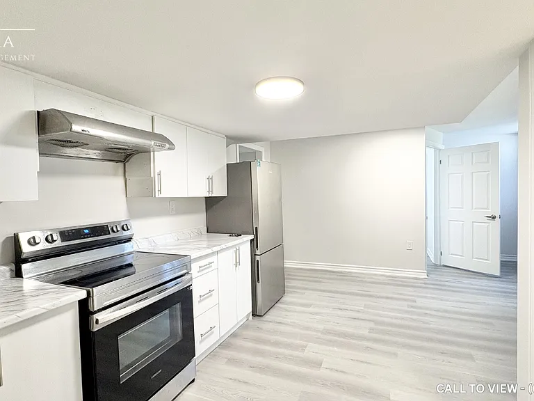 1190 Drinkle Cres #2 — Photo 2
