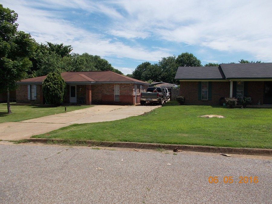 2nd image of 3415 Fairmeadow Dr
