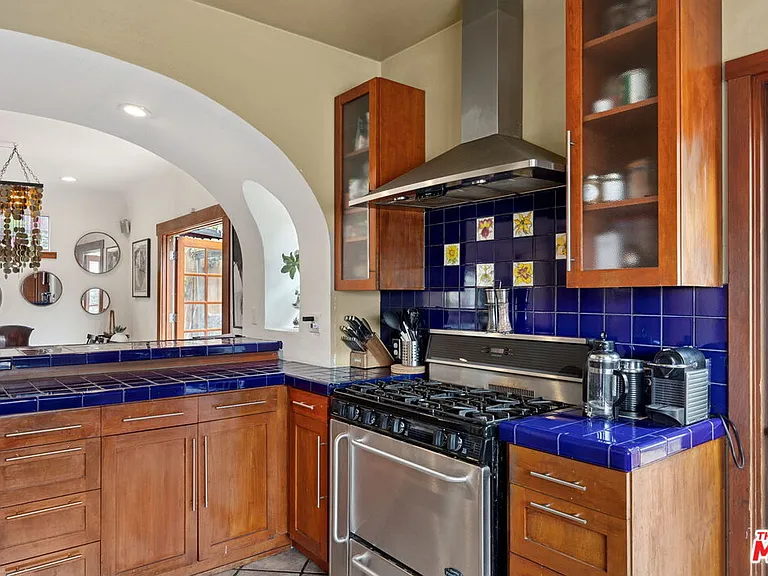 334 Crane Blvd — Photo 10