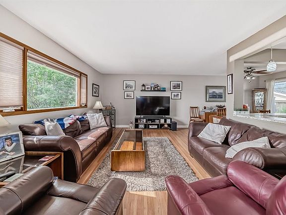 2nd image of 7827 E Fairmount Dr SE