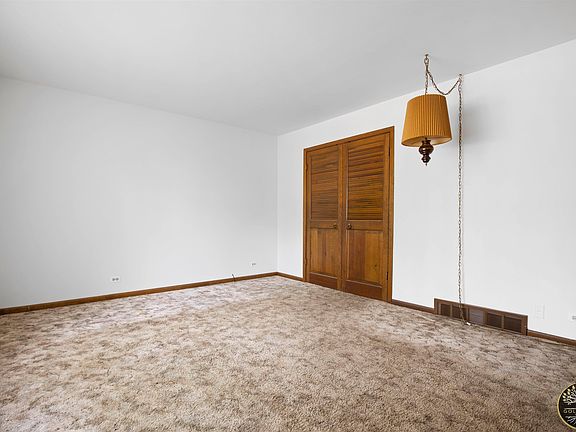 4th image of 531 E South Broadway Ave