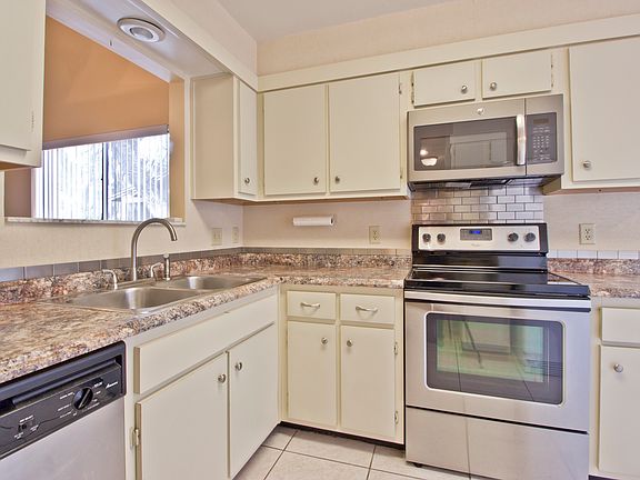 4th image of 372 Winchester Pl