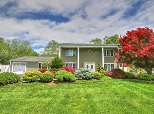 7 Whitman Blvd, Manalapan, NJ 07726