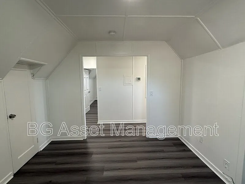 2 bed, 1.0 bath, $1,995 — Photo 2