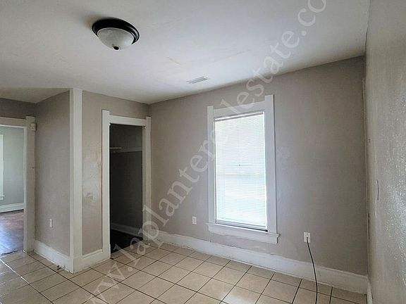 3rd image of 418 Greenwood Ave APT 4