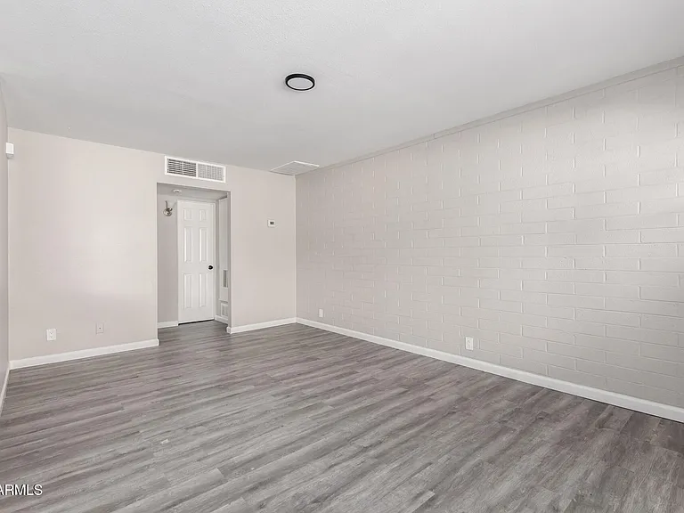 405 S Priest Dr — Photo 30