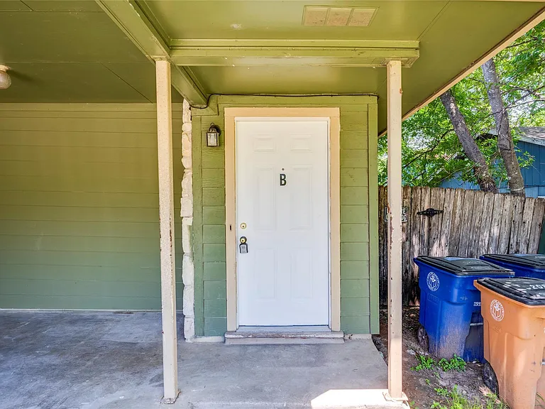 5208 Bogey Ct #B — Photo 32