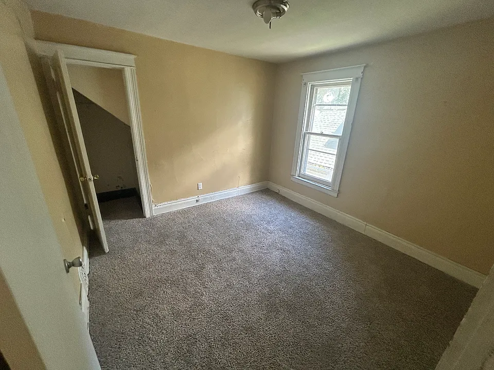 82 Cottage St #2