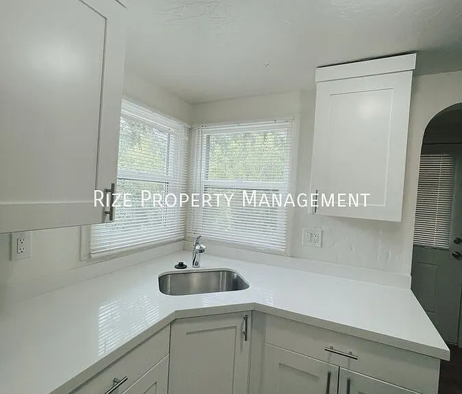 753 E Scott Ave — Photo 4