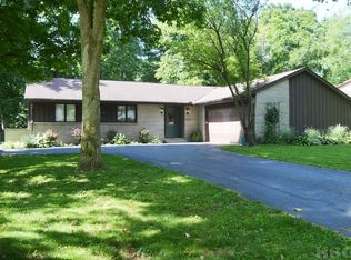 1913 Camelot Ln, Findlay, OH 45840