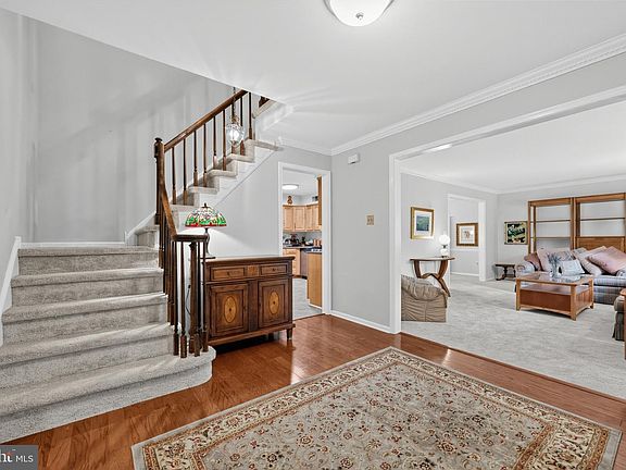3rd image of 424 Ramsey Rd