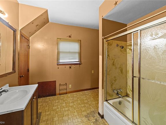 5th image of 1048 Mechanic St