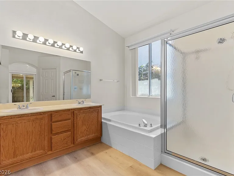 1701 Warrenville St — Photo 18