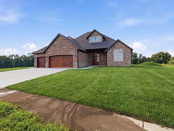 2nd image of 704 W Savanna Court