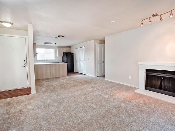 2nd image of 18550 NE 59th Ct #Q202