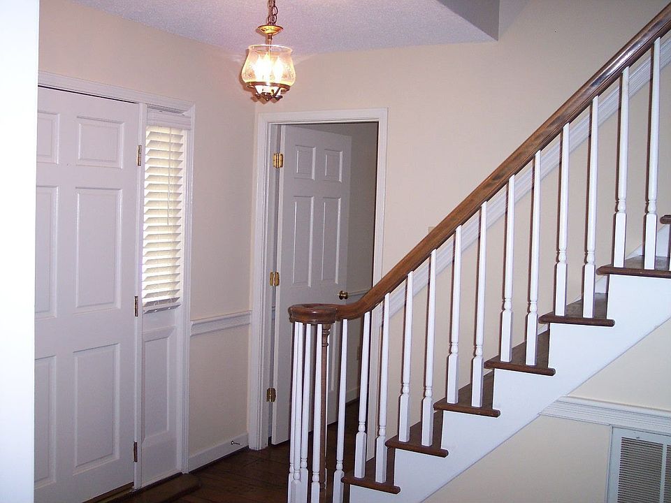 2nd image of 447 Oakdale Dr